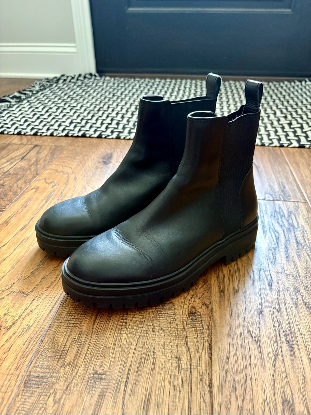 Steve Madden Women’s Black Leather Chelsea Boots - Picture 3 of 6